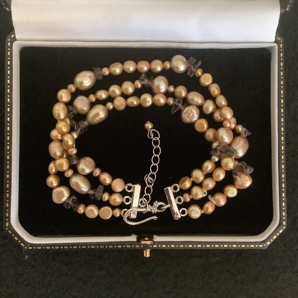 Golden freshwater pearl bracelet.